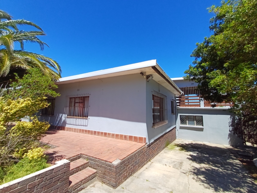 6 Bedroom Property for Sale in Palmiet Western Cape